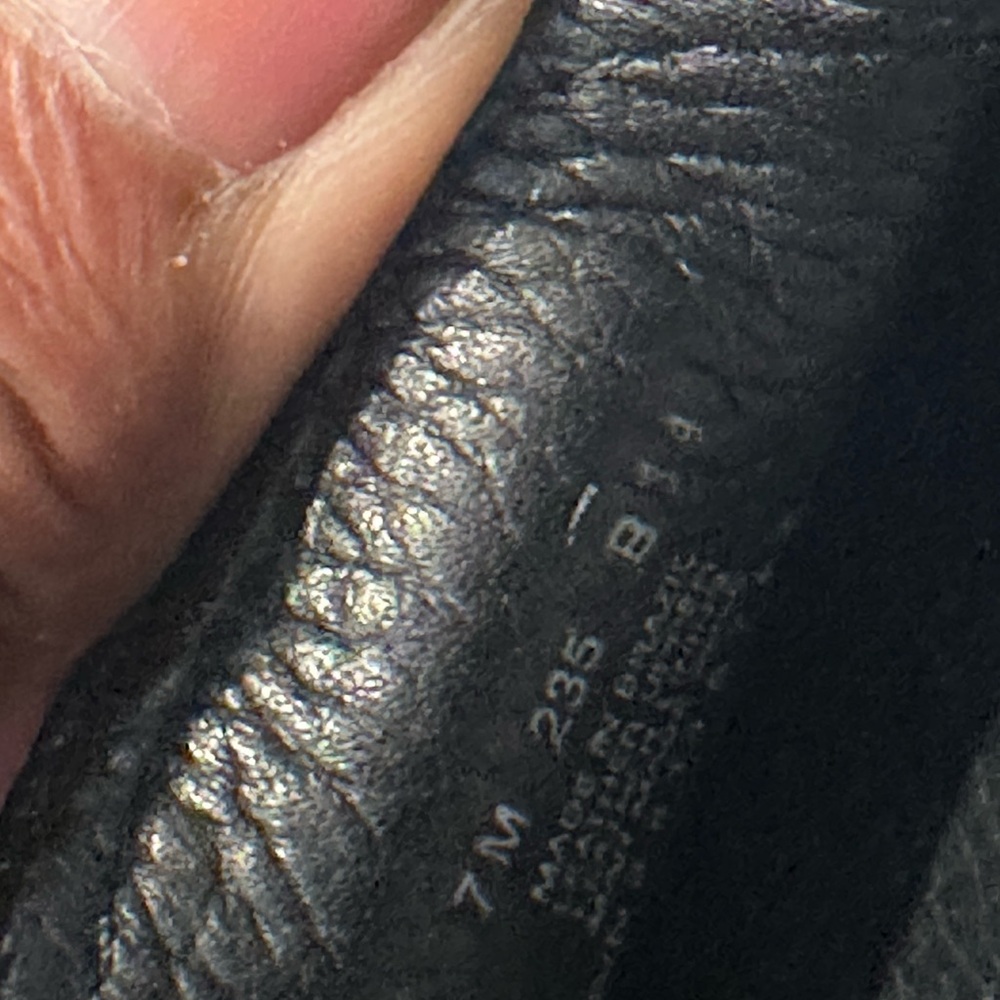 Tory Burch Black Leather Loafers with Gold Logo - Picture 4 of 12